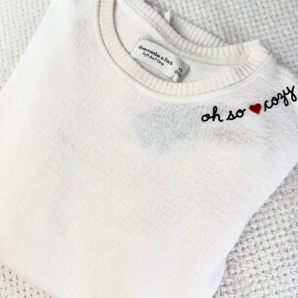 Abercrombie & Fitch Soft Cozy Embroidered Heart Top Cream White XS NEW